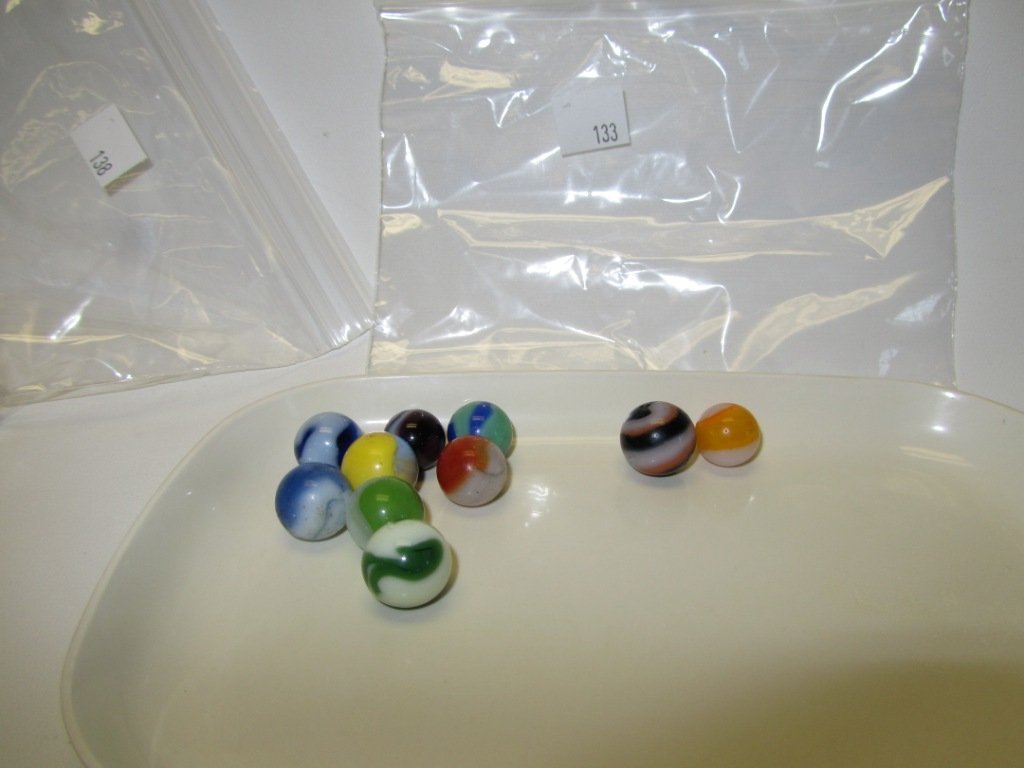 Lot of 10 Vintage/Antique Marbles: Lot of 10 Vintage/Antique Marbles. The newest of these marbles is at least 50 years old. Nice selection of different sizes and patterns