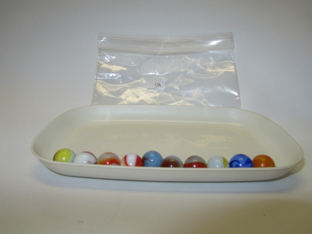 Lot of 10 Vintage/Antique Marbles: Lot of 10 Vintage/Antique Marbles. The newest of these marbles is at least 50 years old. Nice selection of different sizes and patterns