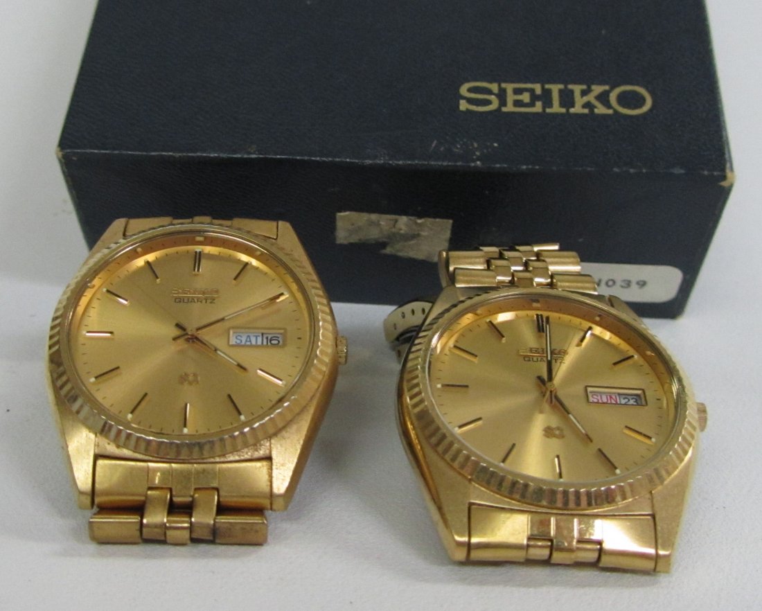 Pair of matching Seiko watches in a Seiko Box: Pair of matching Seiko watches in a Seiko Box. Both work, one has had the back engraved