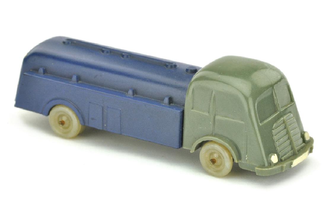 Tankwagen Fiat "Esso", betongrau/blau lackiert (1 of 3)