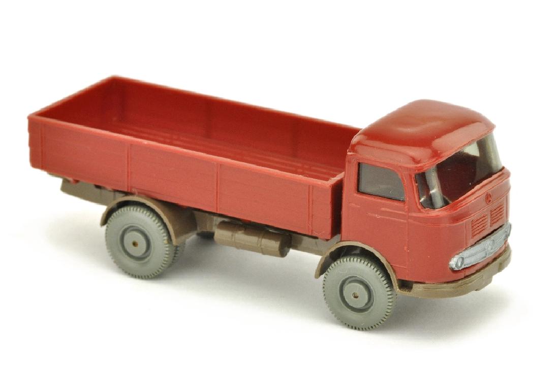 Mercedes LP 321, weinrot/blassbraun (1 of 3)