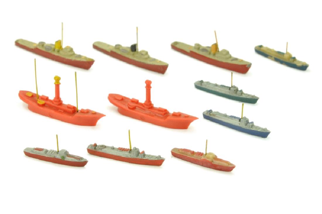 Konvolut 11 kleine Einsatzschiffe (1 of 1)