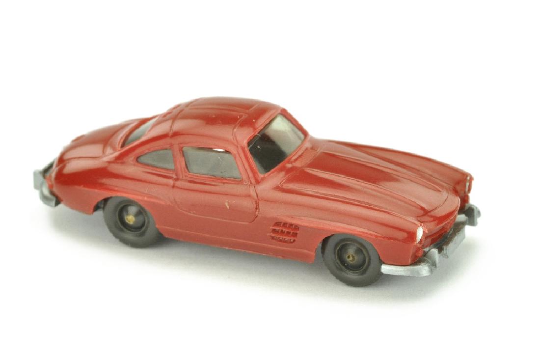 Mercedes 300 SL Coupe, weinrot (1 of 1)