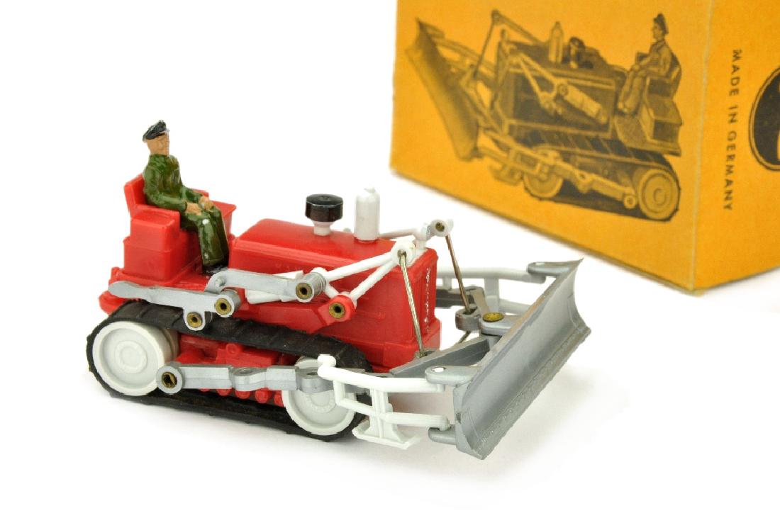 SIKU - (V 99) Planierraupe Hanomag (im Ork) (1 of 4)