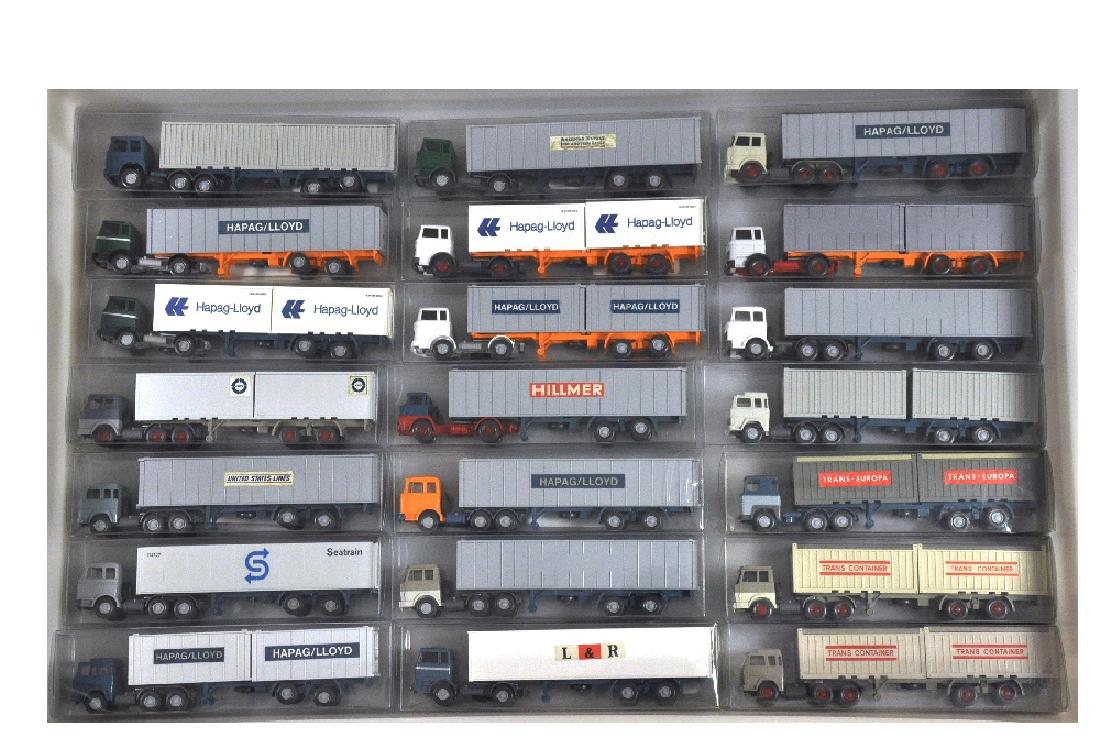 Konvolut 21 Container-LKW der 70er Jahre (1 of 1)