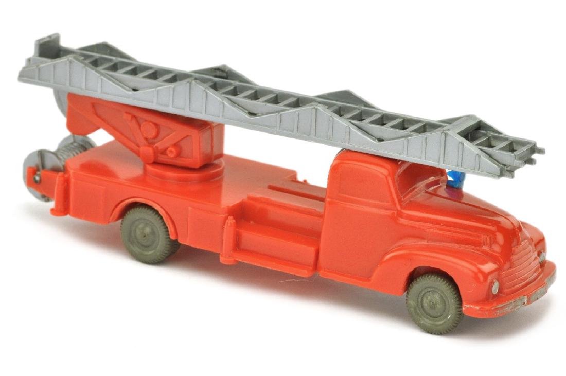 Leiterwagen Ford (Kabinenboden offen): 276/1, Aufbau ausgetauscht (laesst sich nur vom geuebte Augen an der nicht stimmigen hinteren Klebstelle von Aufbau und Chassis erkennen), sonst sehr gut (Wiking 2.Wahl)