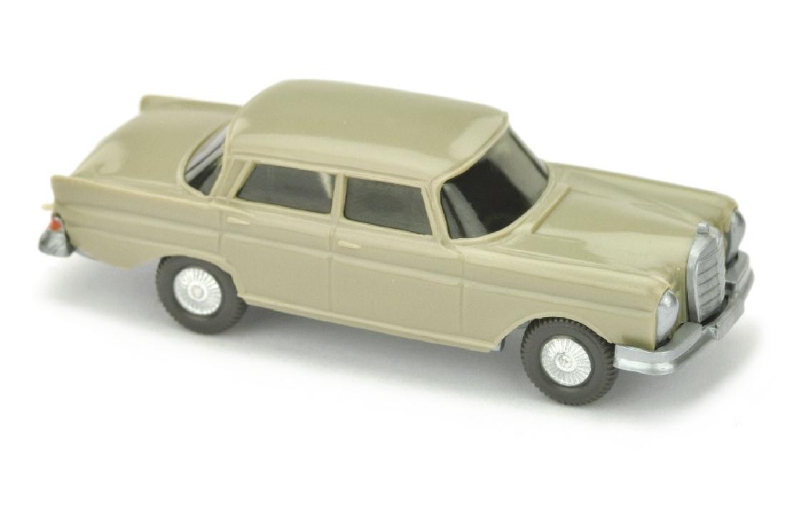 Mercedes 220 Heckflosse, olivgrau (1 of 1)