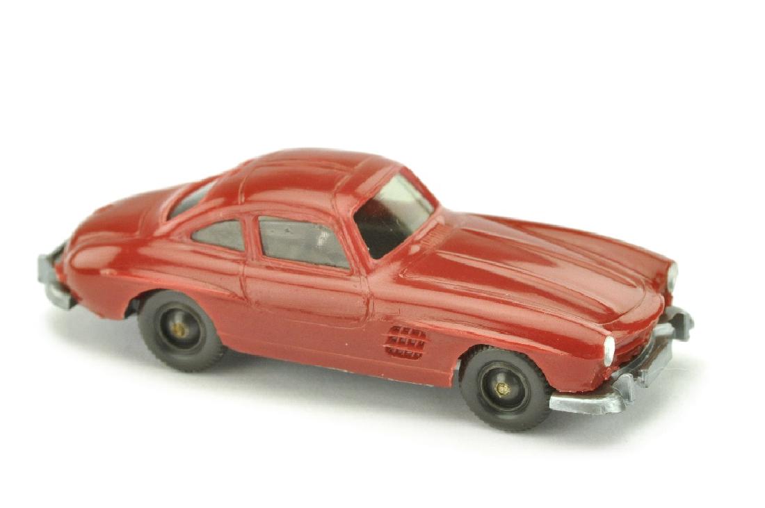 Mercedes 300 SL Coupe, weinrot (1 of 1)