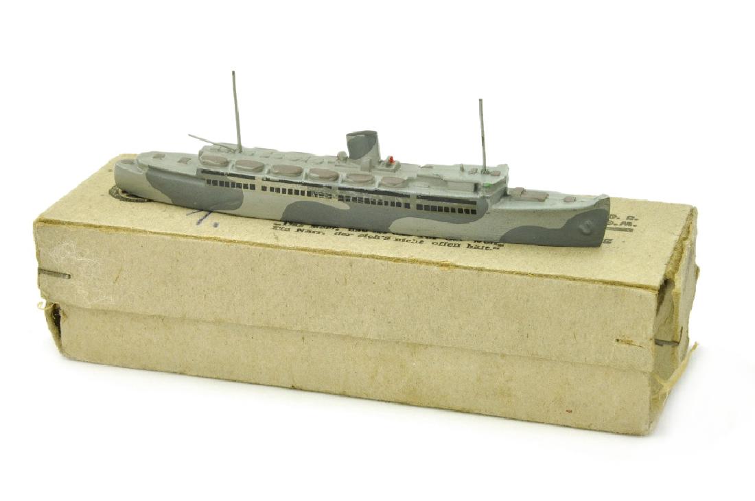 Passagierschiff Tannenberg (tarnlackiert, im Ork) (1 of 2)