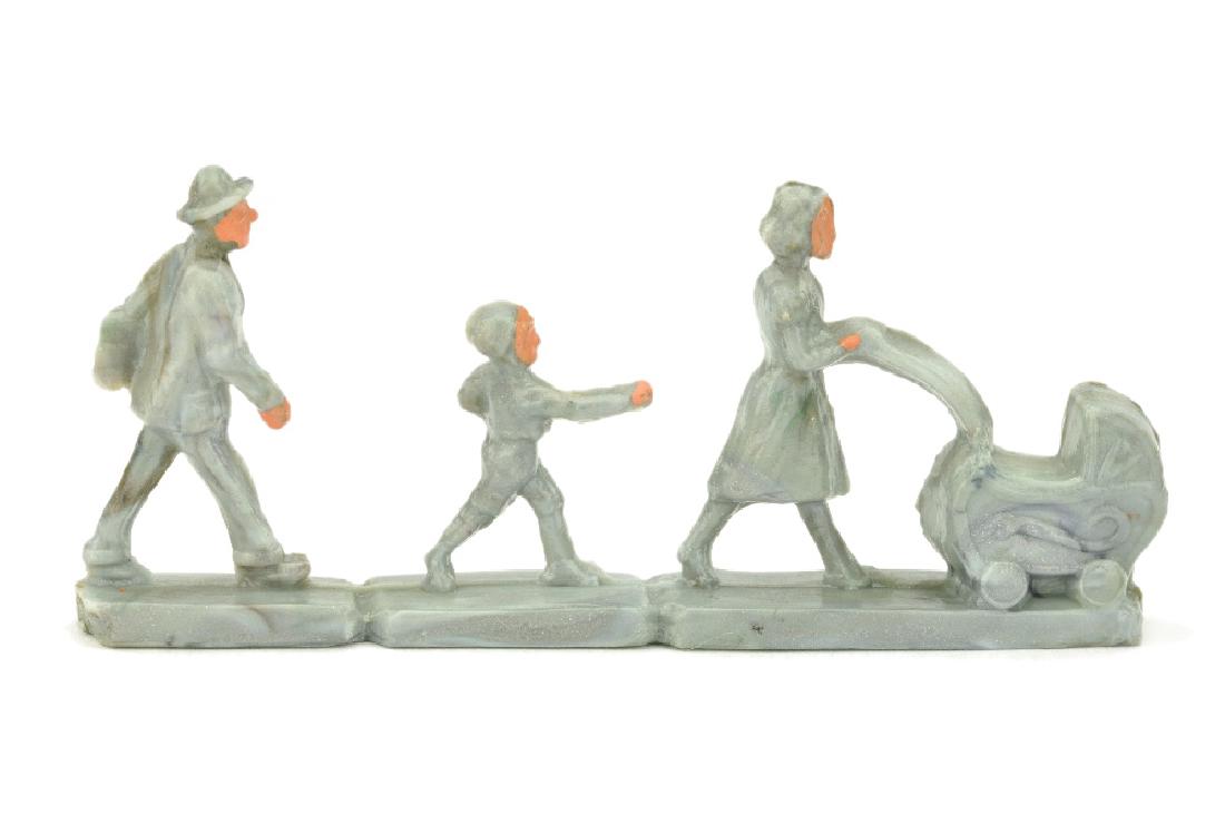 Gehende Personen mit Kinderwagen (Form B) (1 of 1)