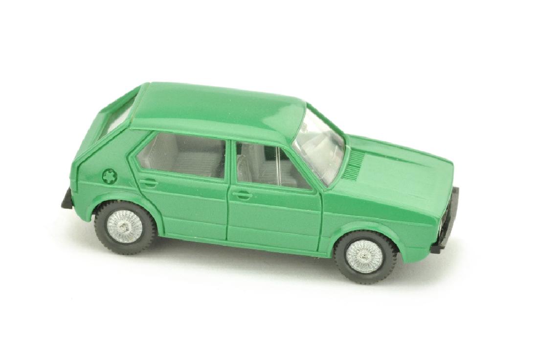 VW Golf I (4-tuerig), gruen: Vorserie um 1977, entspricht Serienmodell (Version ohne Seitenspiegel, aber bereits mit Dreiecksfenster) mit Karosserie in Sonderfarbe, neuwertig (Wiking Vorserie)
