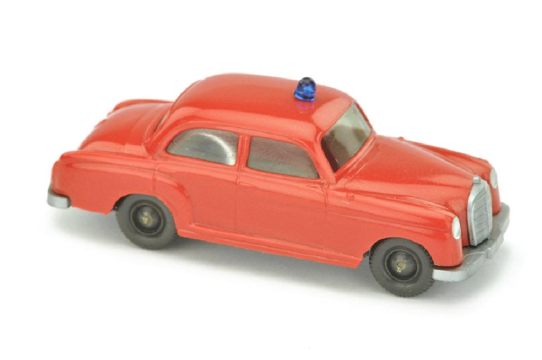 Brandmeister Mercedes 180: aehnlich 1042/1 (ohne Sockel), jedoch mit Bodenpraegung "GERMANY/WM" (wie bei Version /3 - "Re-Import" aus den USA), sehr gut (Wiking Verglaster PKW)