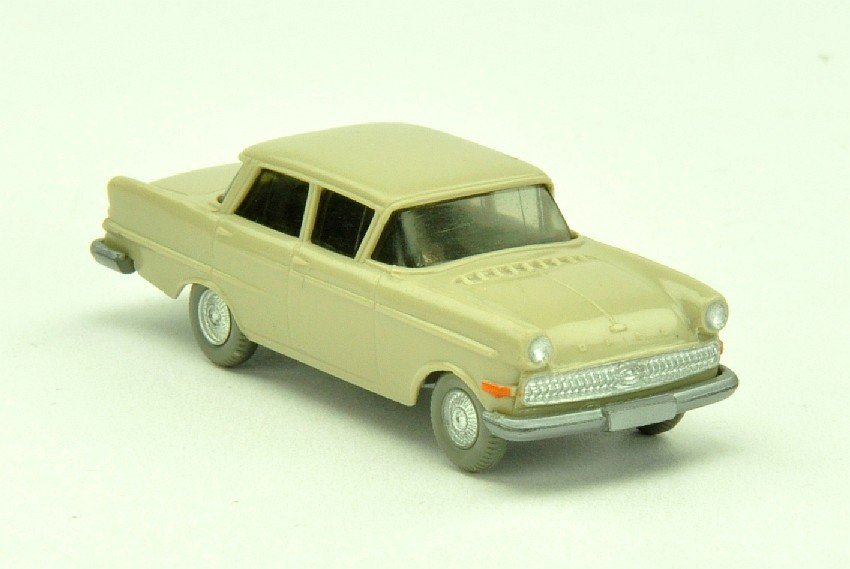 Opel Kapitän P2, hellgelbgrau: 346/1B, sehr gut (Wiking Verglaster PKW)