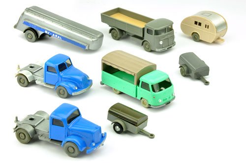 Konvolut 7 Modelle der 60er Jahre: darunter Büssing 4500 betongrau (nur Kleinteile bemalt), ..., überwiegend nur geringe Mängel (Wiking 2.Wahl)