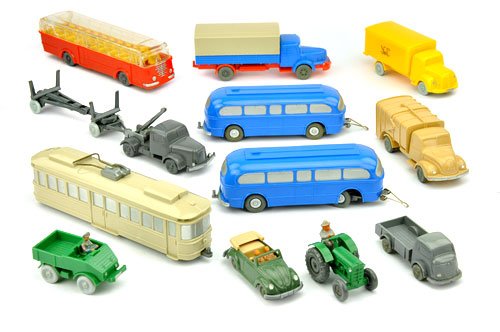 Konvolut 13 unverglaste Modelle: darunter Büssing Trambus orangerot (nur Spannungsriss im Dach), ..., teils geringe, teils erhebliche Mängel (Wiking 2.Wahl)