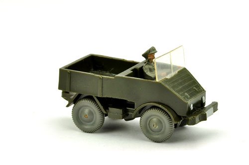 Unimog offen (Typ 2), olivgrün: 477/1C, Ladefläche mit unauffälligen Farbresten an Kanten (die sich nicht enfernen lassen), sonst sehr gut (Wiking 2.Wahl)