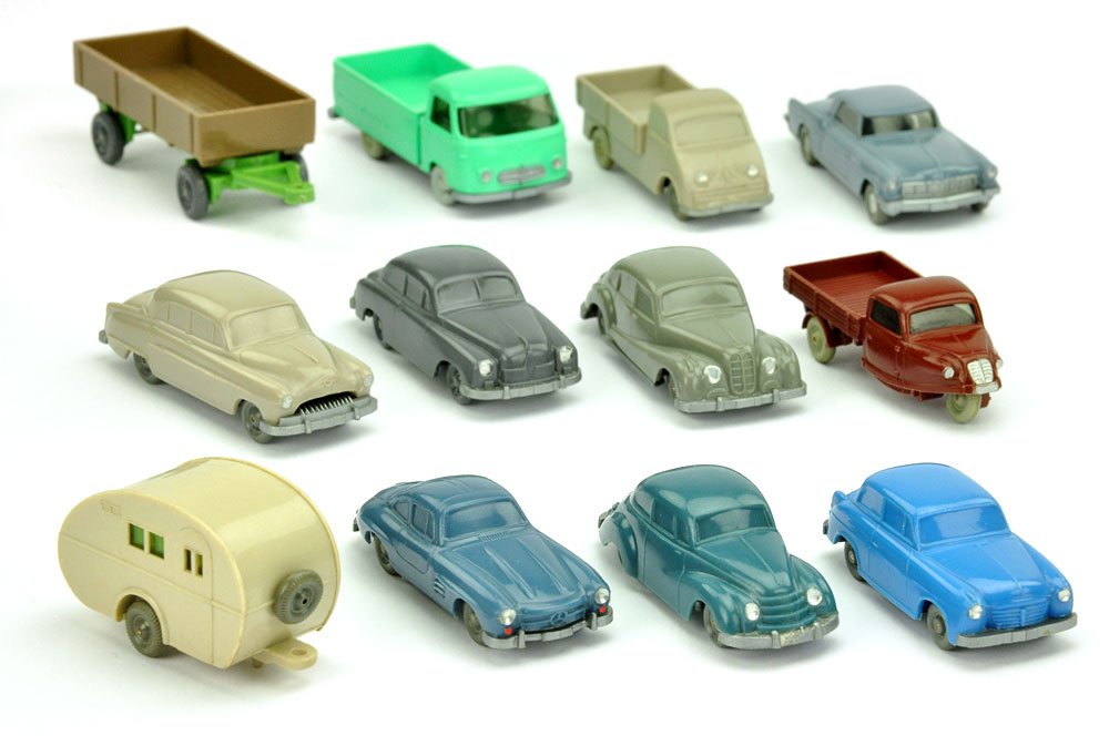 Konvolut 12 Modelle der 50er/60er Jahre: darunter Borgward Pritsche leuchtgrün, ..., bei allen nur hauchdünn kleine Ziffern ins Chassis geritzt, sonst sehr gut bis neuwertig (Wiking 2.Wahl)