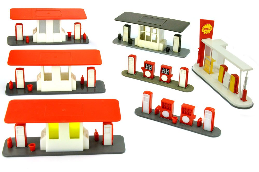 Konvolut 6+1 Tankstellen der 50er/60er Jahre: 1283/3, 1283/4B, 1285/1B, 1285/2B, 1285/3, 1286/1A, 175 EUR, dazu Plagiat (evtl. Roco), sehr gut bis neuwertig (Wiking Zubehör)