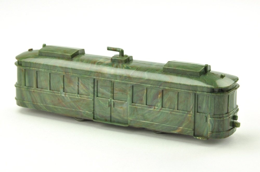 Strassenbahn-2-Achs-Triebwagen, misch-gruen: 20/2C, kleine Bruchstelle am hinteren Trittbrett der Beifahrerseite und Stromabnehmer abgebrochen, sonst sehr gut bis neuwertig (Wiking 2.Wahl-Einzelstueck)