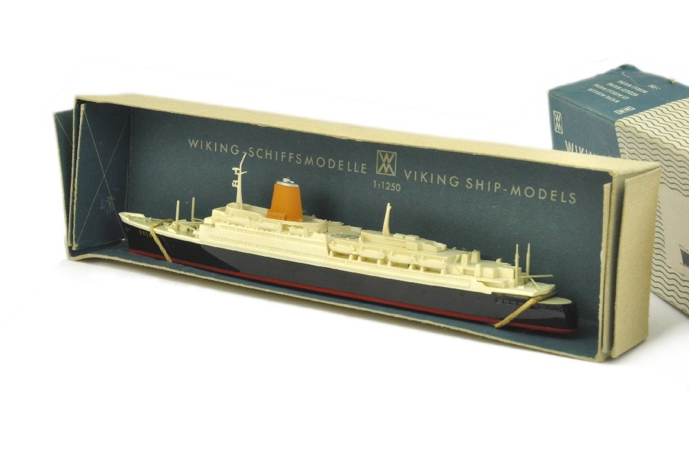 Passagierschiff Bremen (ex Pasteur, im Ork): 131 b., R 0, fast neuwertig im guten Ork (Version mit Modellabbildung) (Wiking Schiffe)