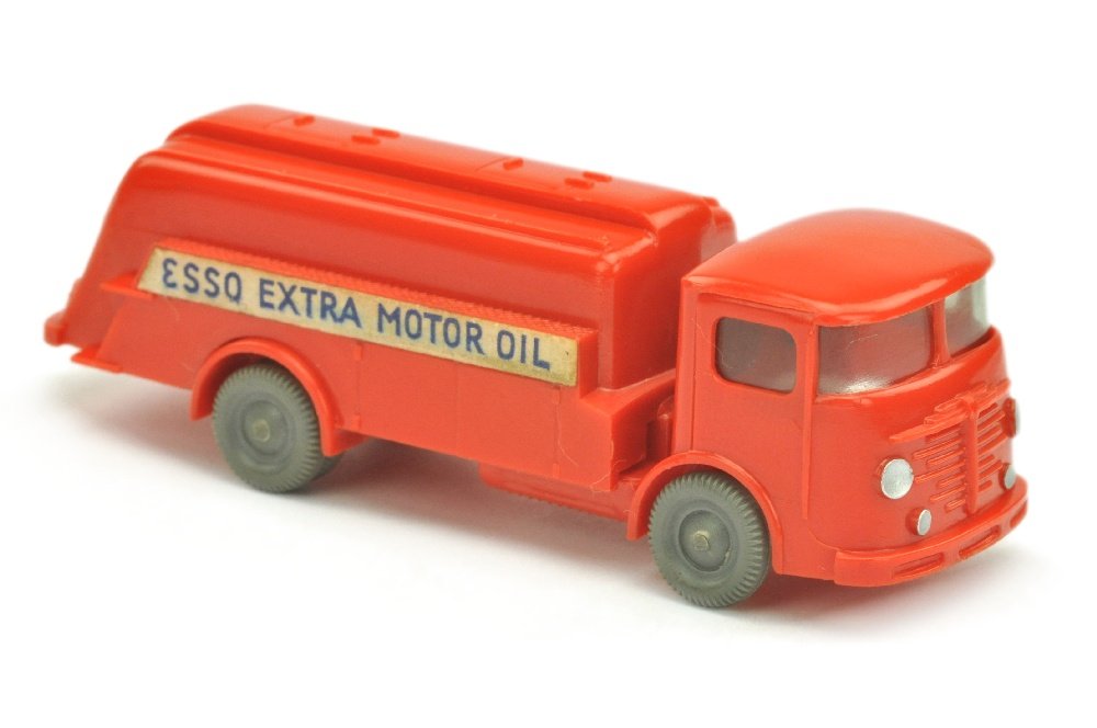 Esso-Tankwagen Buessing: 934/1, buendig schliessender Spannungsriss an der vorderen Dachkante der Kabine (nur bei genauem Hinsehen und mit dem "Fingernageltest" zu erkennen), sonst sehr gut (Wiking 2.Wahl)
