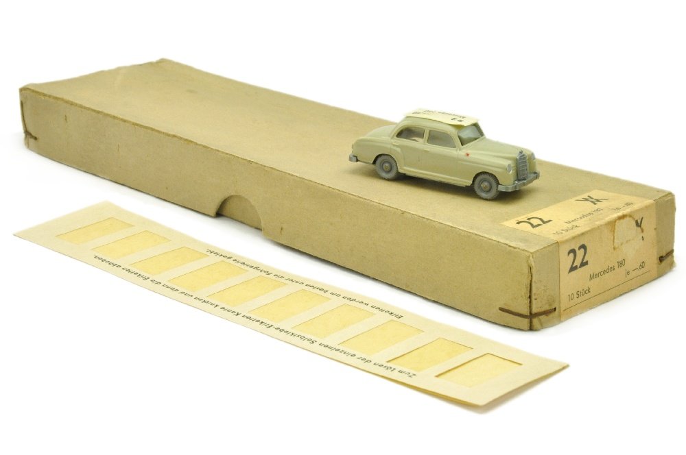 Haendlerkarton mit 1x Mercedes 180: um 1960, bestueckt mit 372/1C (mit zugehoerigen OPS), mit OPS-Traegerpapier (bei dem die Preisschilder nicht mehr vorhanden sind), Modell neuwertig, Karton gut (Wiking Zubehoer)