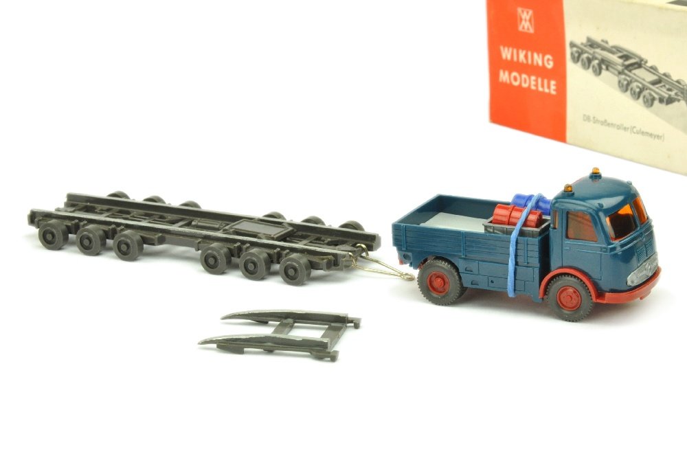 Strassenroller Pullman, ozeanblau (im Ork): 918/3, mit lose aufliegendem Zubehoer (Stapelkaesten und OElfaesser), fast neuwertig im sehr guten Ork (Kennung "8 3 69") (Wiking Verglaster LKW)