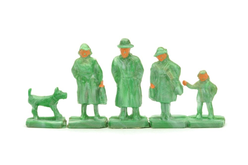 Stehende Personen mit Hund (Form B, zertrennt) (1 of 1)