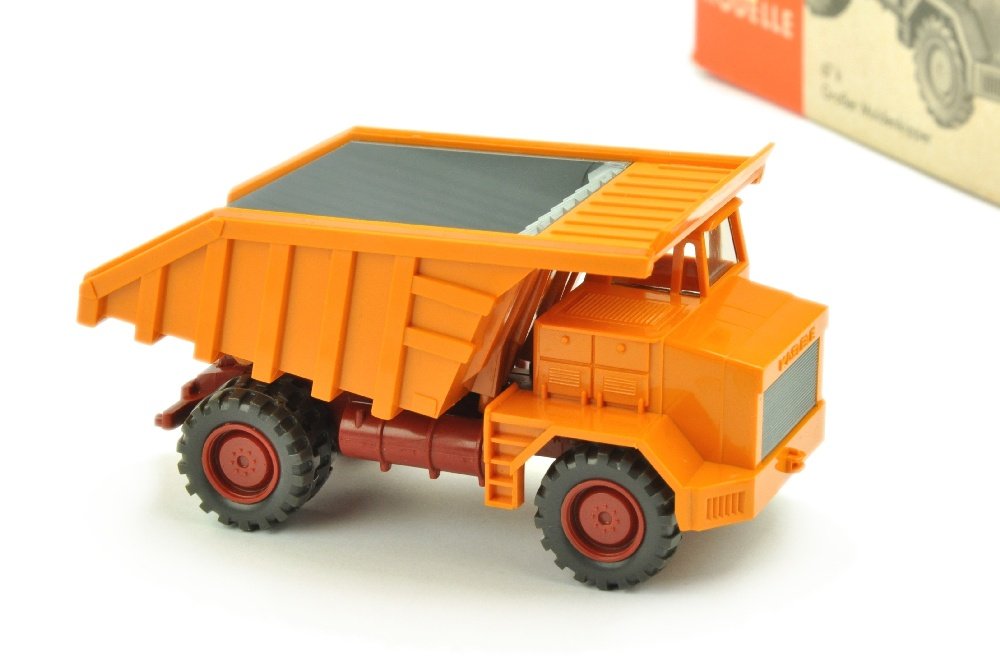 Kaelble-Kipper (Mulde durchgefaerbt, im Ork) (1 of 1)