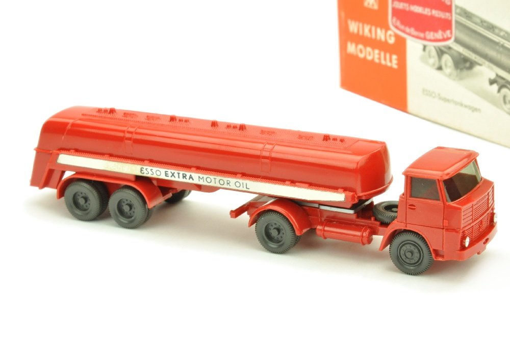 Esso-Tanksattelzug Henschel HS 16 (im Ork) (1 of 2)