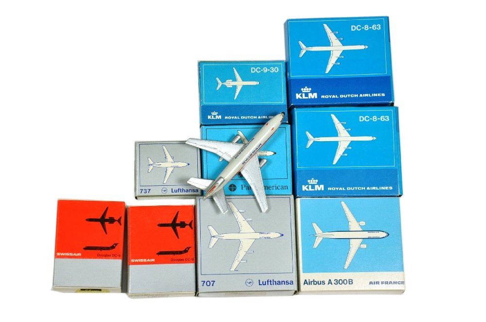 Schuco - Konvolut 9+1 Flugzeuge (im Ork): 70er Jahre, nicht einheitliche Massstaebe ca. 1:600, 2x Lufthansa, 3x KLM, 2x Swissair, 1x Pan Am und 1x Air France, alle neuwertig im Ork, dazu Swissair DC 10 ohne Ork