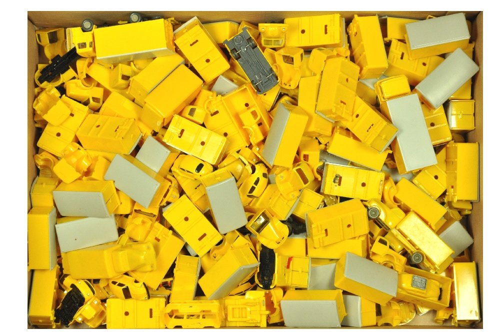 Grosse Bastelkiste "Postfahrzeuge" (1162 g) (1 of 1)