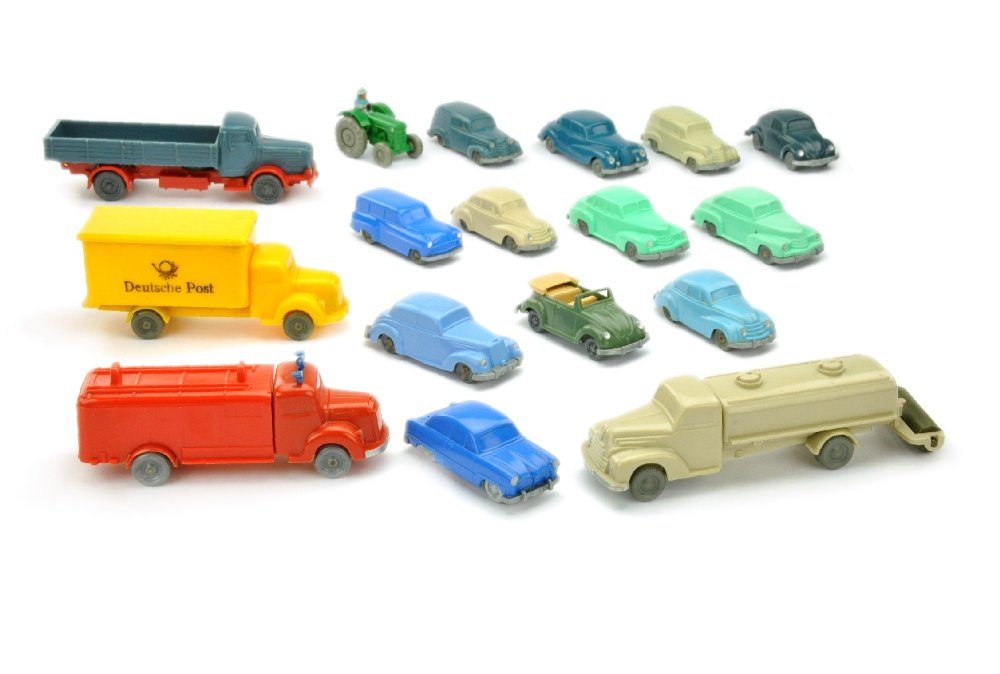 Konvolut 17 unverglaste Modelle (1 of 1)