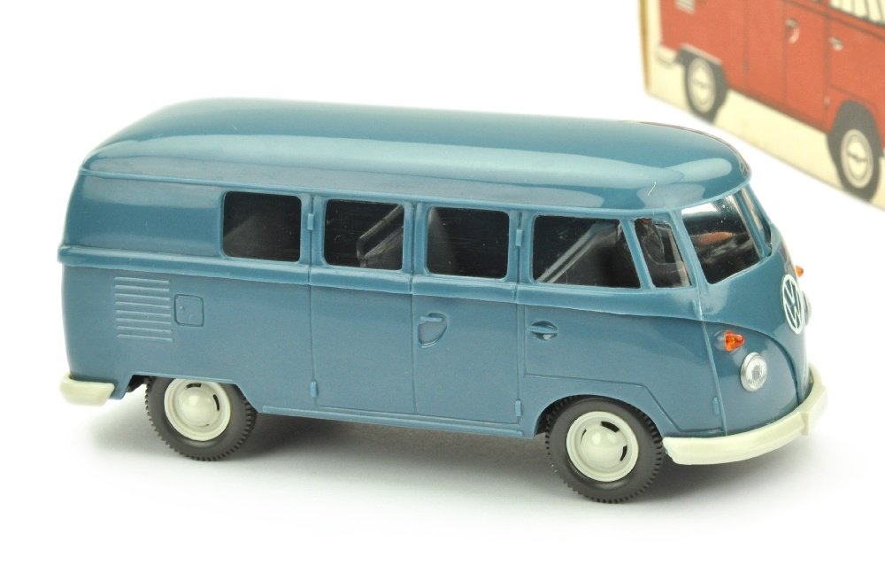 VW Bus (Typ 3), mattgraublau (im Ork) (1 of 2)