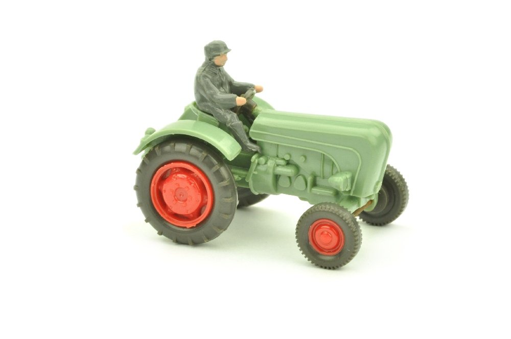 Porsche-Schlepper, resedagruen (1 of 1)