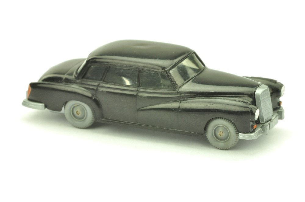 Mercedes 300, schwarz (ohne Zughaken) (1 of 1)