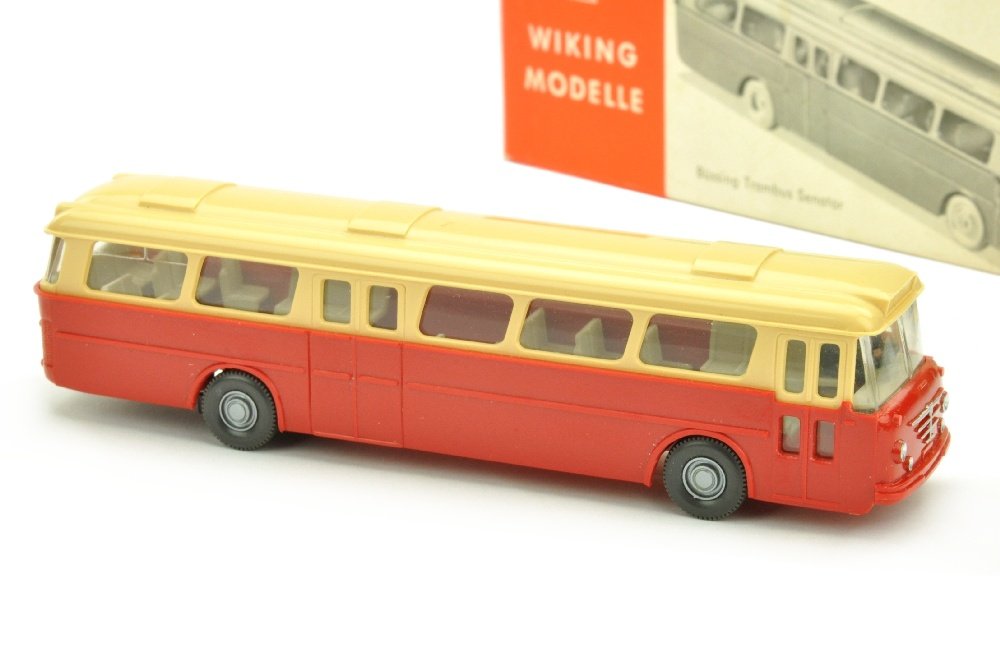 Autobus Senator, rot (im Ork) (1 of 1)