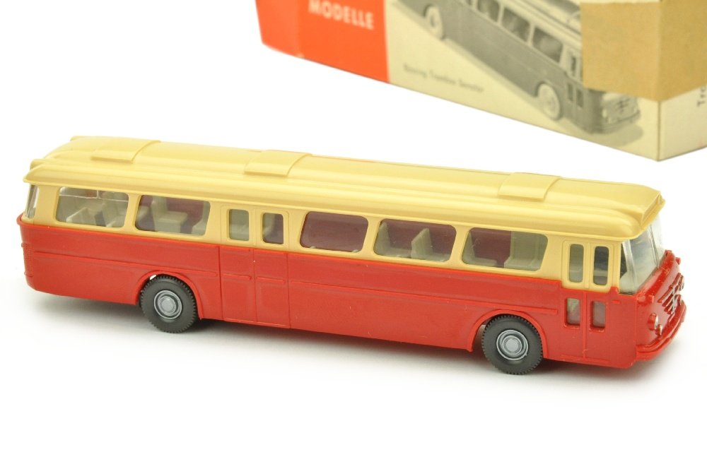 Autobus Senator, rot (im Ork) (1 of 1)
