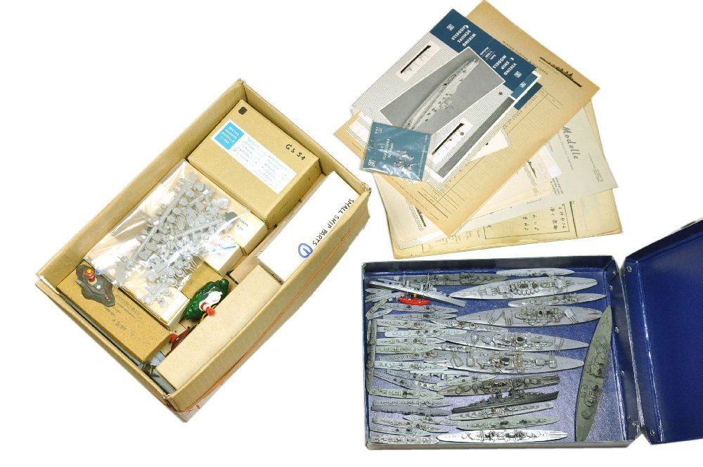 Konvolut 45 Kriegsschiffe plus Zubehoer (1 of 1)