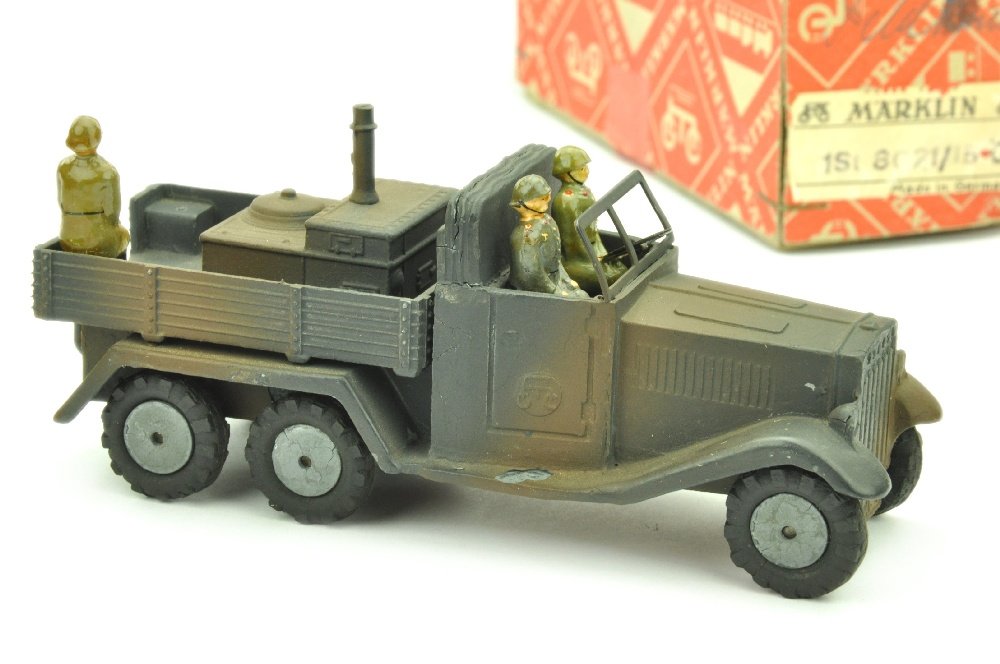 Maerklin - (8021/15 G) Feldkueche (im Ork): Vorkrieg, Laenge 12 cm, minimale Risse in der Wand zwischen Fahrer und Pritsche, ein Soldat fehlt, kleiner Lackfehler am Beifahrertrittbrett, unbespielter Originalzustand im Orginalkarton