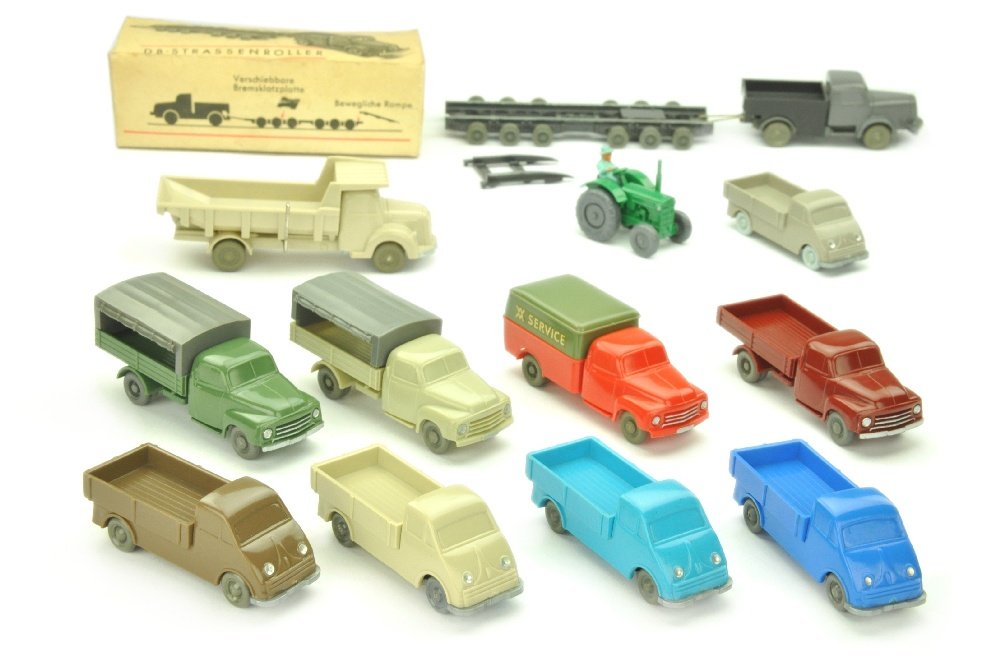 Konvolut 12 unverglaste Modelle (1 of 1)