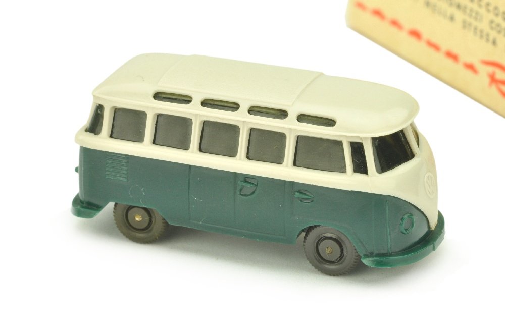 VW T1 Sambabus, braunweiss/blaugruen (im Ork) (1 of 4)