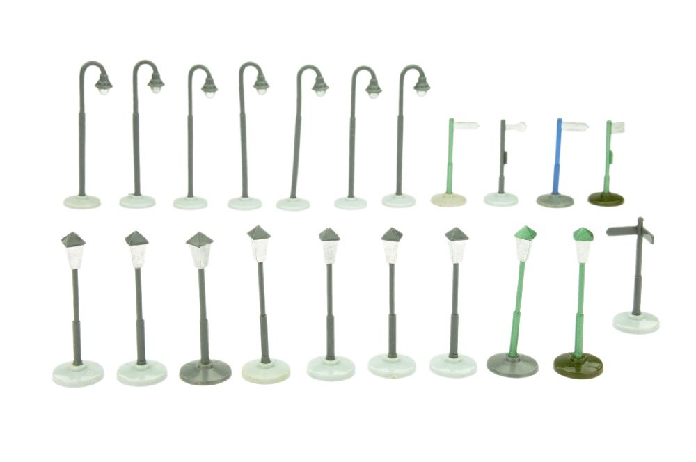 Konvolut 21 Strassenelemente (1 of 1)