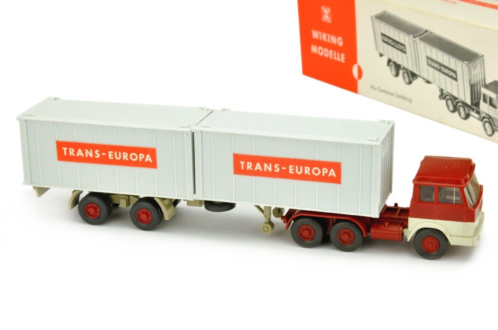 Hanomag-Henschel Trans-Europa (im Ork): 879/1, Kabine weinrot/perlweiss, Chassis weinrot, Auflieger gelbgrau, Container altweiss (Version E), sehr gut im Ork (Kennung "74 10 05") (Wiking Verglaster LKW)