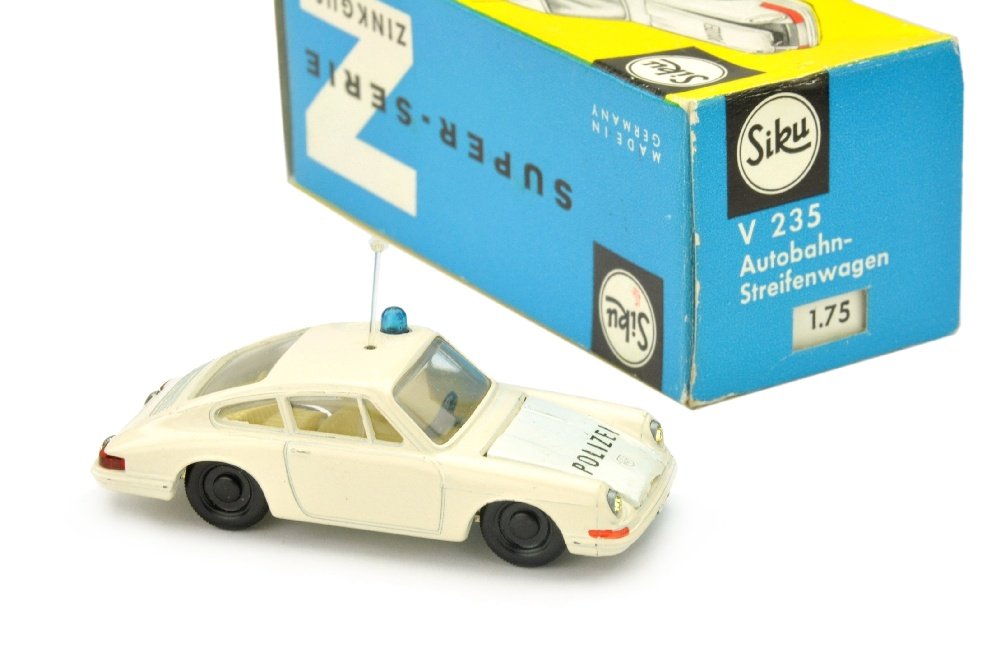 SIKU - (V 235) Autobahnpolizei Porsche (im Ork) (1 of 3)