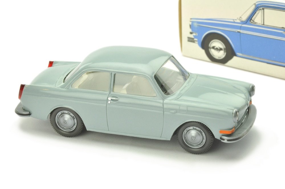 VW 1600 Stufenheck, hellblaugrau (im Ork) (1 of 1)