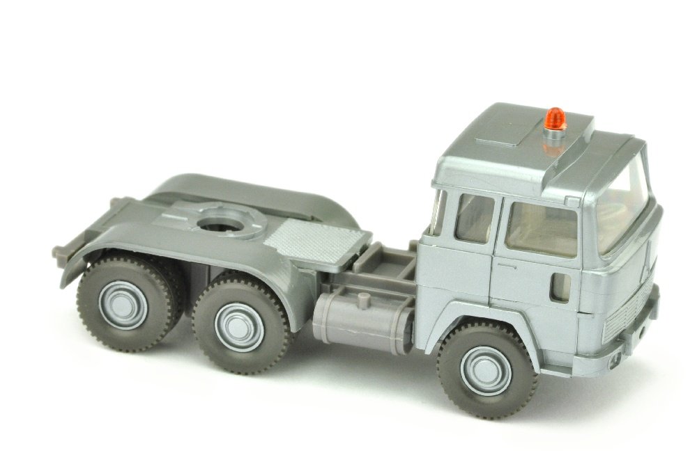 Zugmaschine Magirus 235 D, silbern (1 of 3)