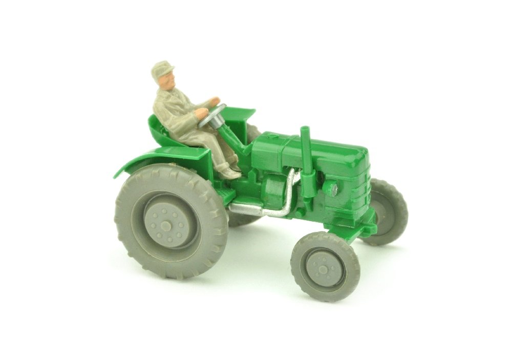 Fahr-Schlepper, gruen (Lenkrad durchbrochen): 490/3B, sehr gut bis neuwertig (Wiking Verglaster PKW)