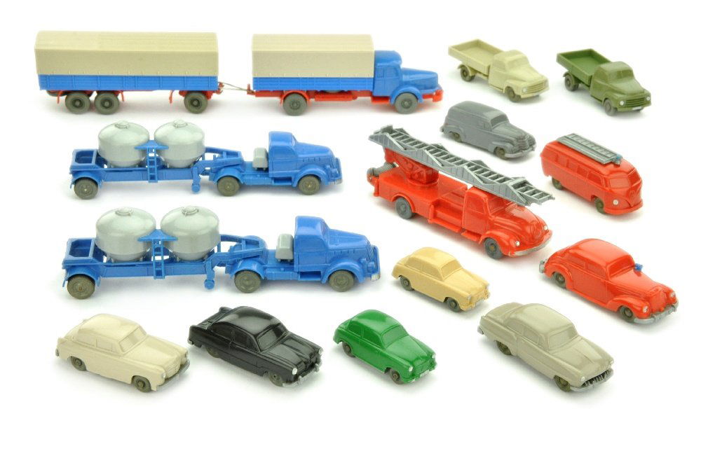 Konvolut 15 unverglaste Modelle (1 of 1)