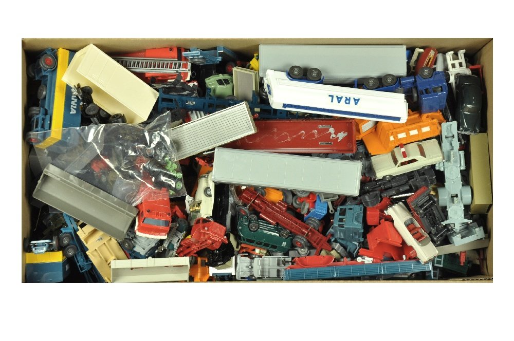 Grosse Bastelkiste der 60er/80er Jahre (1971g) (1 of 1)